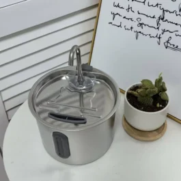 Fonte de Água Pet Inox 2.2L: Hidratação Silenciosa e Filtrada para Cães e Gatos