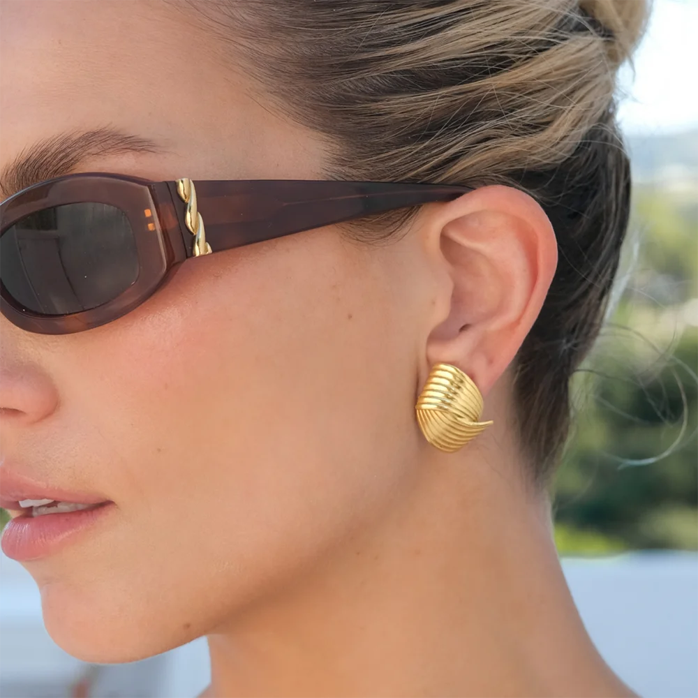 Brincos Retrô Dourados Texturizados: Elegância em Aço Inoxidável, À Prova D'água! - Imagem 2